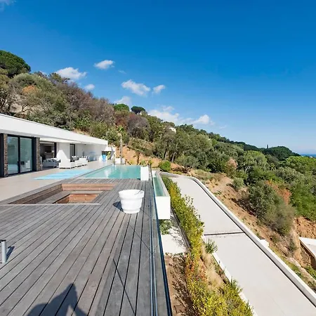 Taha'a Saint Tropez Villa *