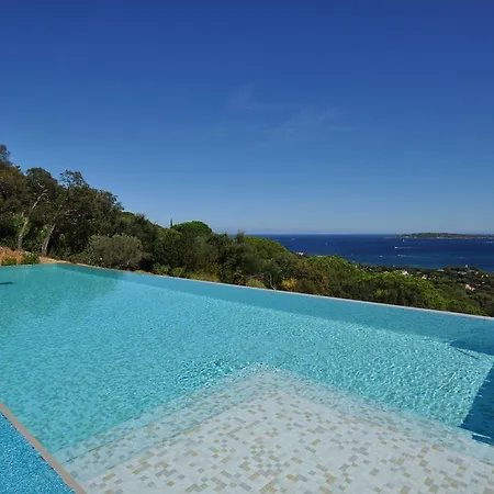 Taha'a Saint Tropez *